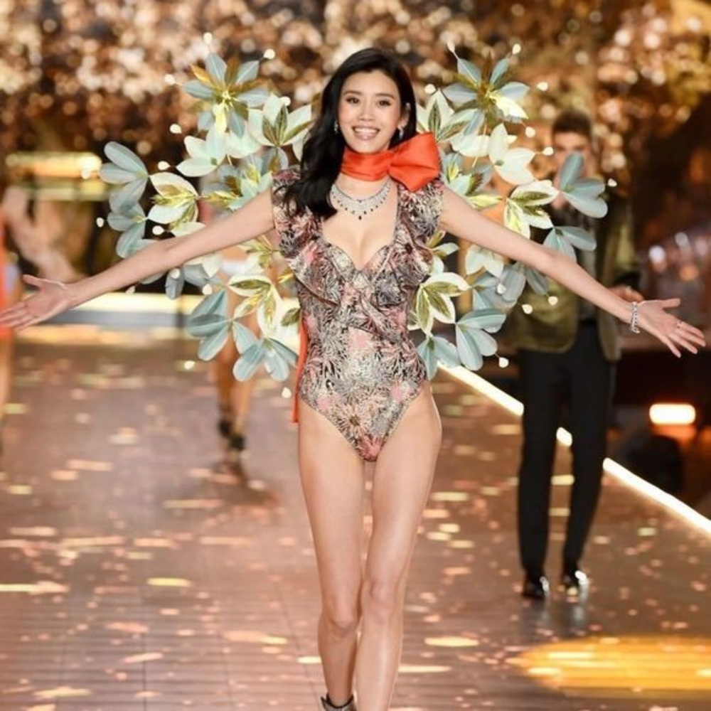 Victoria’s Secret fashion show teddy size XS